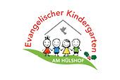 Kundenlogo für evangelischen Kindergarten. Illustration Kinder in bunt auf grüner Welle.