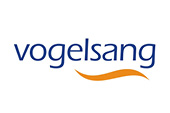Kundenlogo, blauer Schriftzug mit orangefarbener Welle darunter